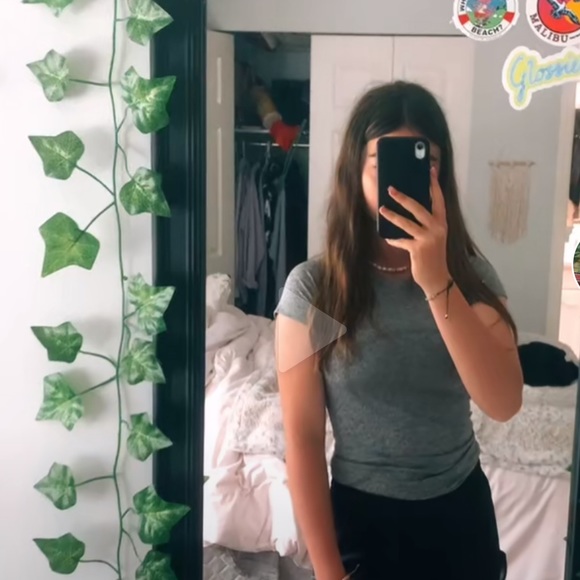Profile Picture of Zoey Benrud (@benrudzoey9) on Poshmark