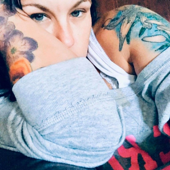 Profile Picture of Stephanie Felts (@nicholesteph1) on Poshmark