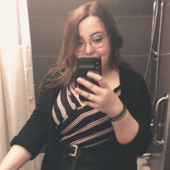 Profile Picture of Karyne Vibert (@karynevibert) on Poshmark