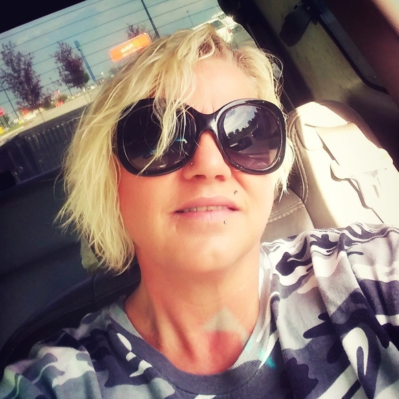 Profile Picture of Brandy Worley (@brandy51973) on Poshmark