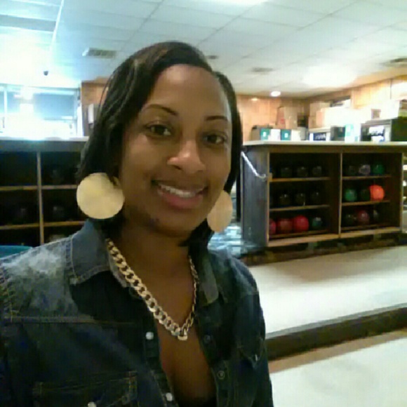 Profile Picture of Yolanda Handy (@mrsgoodwin18) on Poshmark