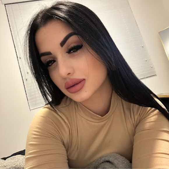 Profile Picture of Daniela Trujillo (@danielatruji406) on Poshmark