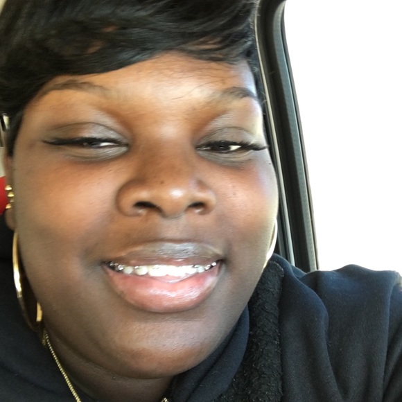 Profile Picture of Dru Jones (@drujones0423) on Poshmark