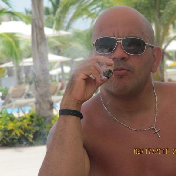 Julio Bobadilla - Poshmark Profile Picture of Julio Bobadilla (@julio_bobadilla) on Poshmark