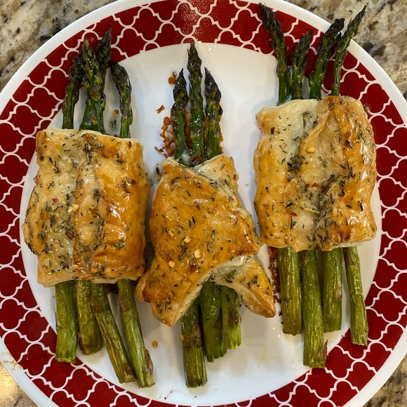 Profile Picture of Mena Marjerrison (@fmarjerrison) on Poshmark