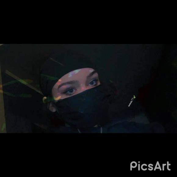 Profile Picture of Isabella Hamryszak (@ihamryszak) on Poshmark