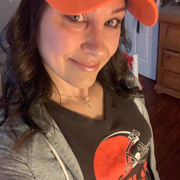 Profile Picture of Ashley Murello (@ashleymurello) on Poshmark