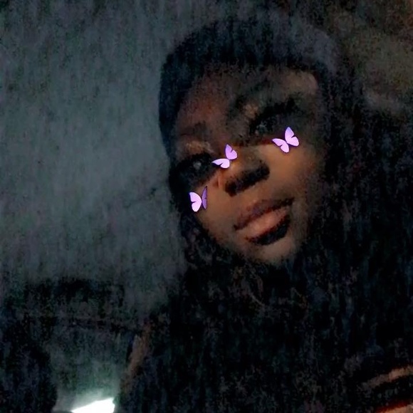 Profile Picture of Terrii Pointer (@terripointer19) on Poshmark