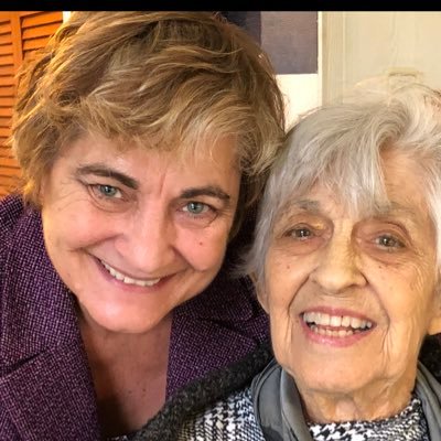 Profile Picture of Lisa Haines  🇺🇸 💙 🌊 🏳️‍🌈 ✊🏻 👊🏻 (@lisahaineslaw) on Twitter