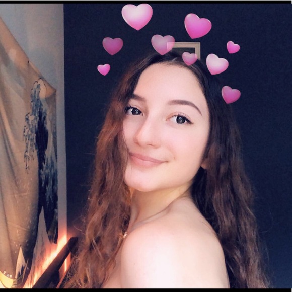 Profile Picture of Mary-rose Badalament (@mbadalament) on Poshmark