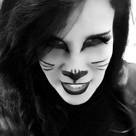 Profile Picture of Carrie Koch (@carriebkoch) on Poshmark
