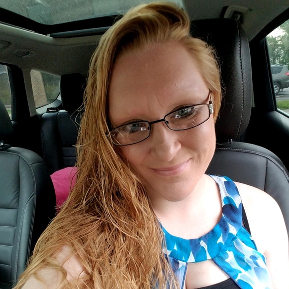 Profile Picture of Linnea Stover (@linny0905) on Poshmark