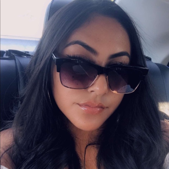 Profile Picture of Fabiola Chavez (@fabbychavez_20) on Poshmark