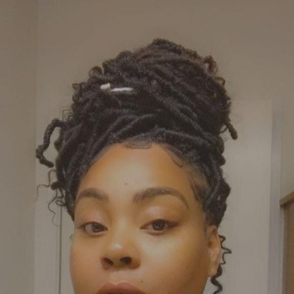 Profile Picture of Bobbi Rohs (@bobbirohs) on Poshmark