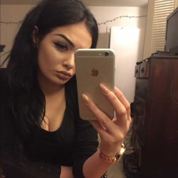 Profile Picture of Victoria Alexander (@toralexander) on Poshmark