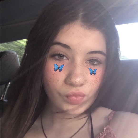 Profile Picture of Ava Platt (@ava_wava183) on Poshmark