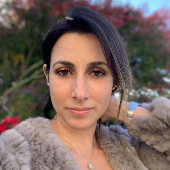 Profile Picture of Lisa Weitz (@lisaweitz1) on Poshmark