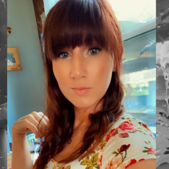 Profile Picture of Caitlin Kleinow (@caitkleinow96) on Poshmark