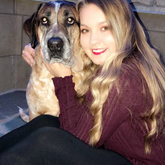 Profile Picture of Jenna Compton (@jennacompton941) on Poshmark