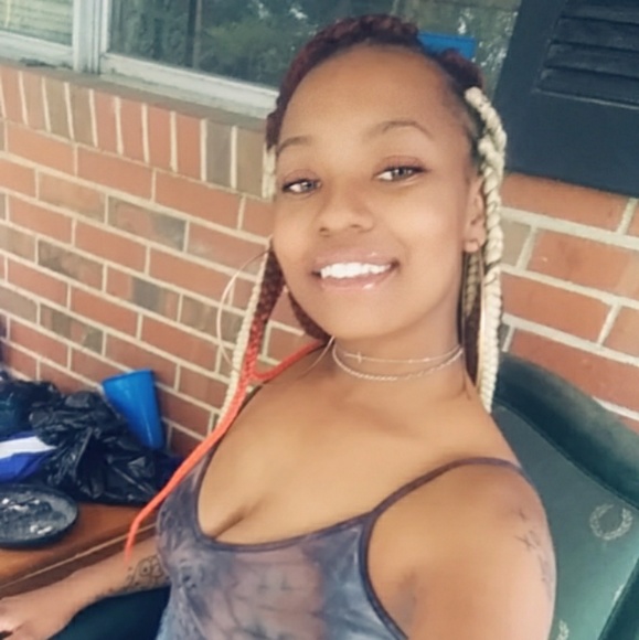 Profile Picture of Stefani Jenkins (@stefanijayee) on Poshmark