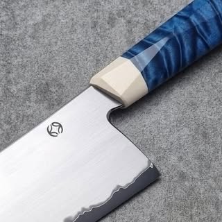 Profile Picture of Kevin Room (@room_custom_knives) on Instagram