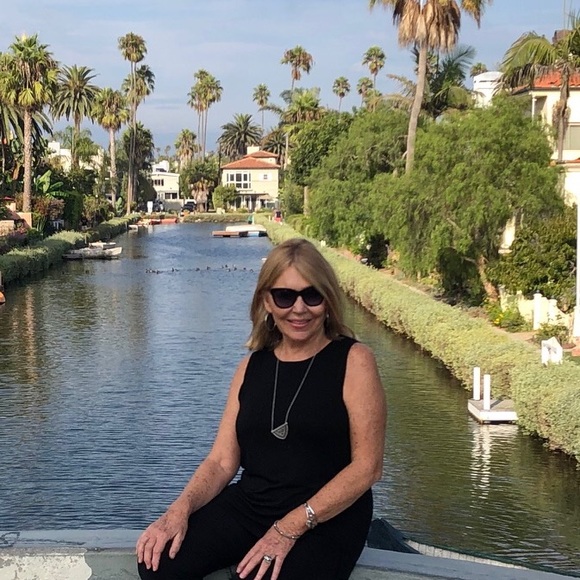 Profile Picture of !! toye ❣️posh ambassador❣️ Davis (@tag630) on Poshmark