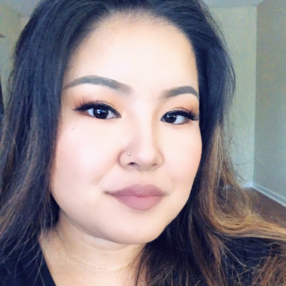 Profile Picture of Hanae Campbell (@hannahoki) on Poshmark