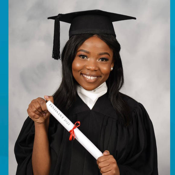 Profile Picture of Vanela Mambo (@vanelamambo) on Poshmark