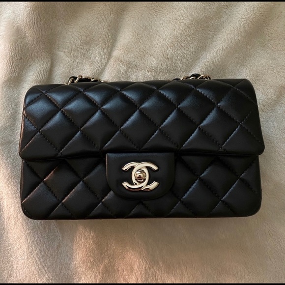 Profile Picture of Kathereene Andres (@kat_andres) on Poshmark