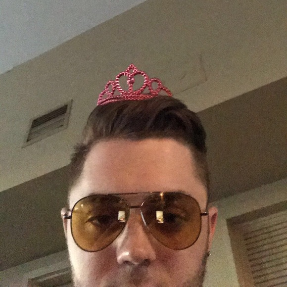 Profile Picture of Chris Giffin (@imchrisgiffin) on Poshmark