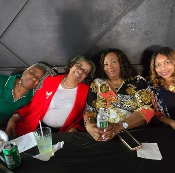 Profile Picture of Tracye Dyess (@traed1009) on Poshmark