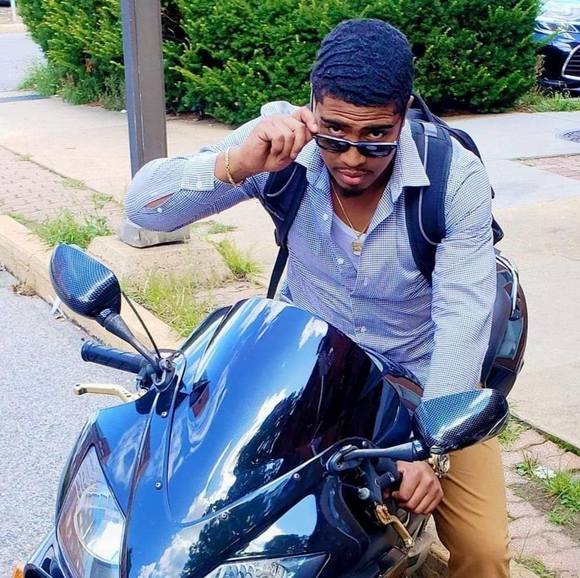 Profile Picture of Elijah Scott (@selijah40) on Poshmark