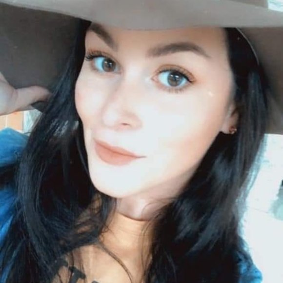 Profile Picture of Julia Fonte (@juliafonte) on Poshmark