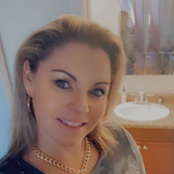 Profile Picture of Dianne Gulyas (@diannegulyas) on Poshmark