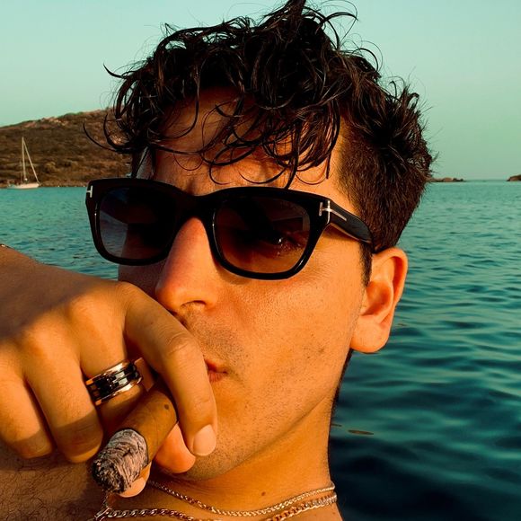 Profile Picture of Alexi Papalexopoulos (@sunoverman) on Poshmark