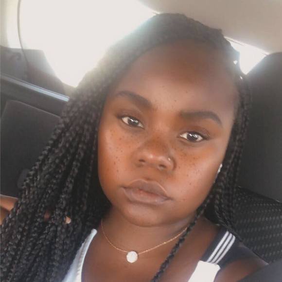 Profile Picture of Clevii Tinkerbella (@clevii) on Poshmark