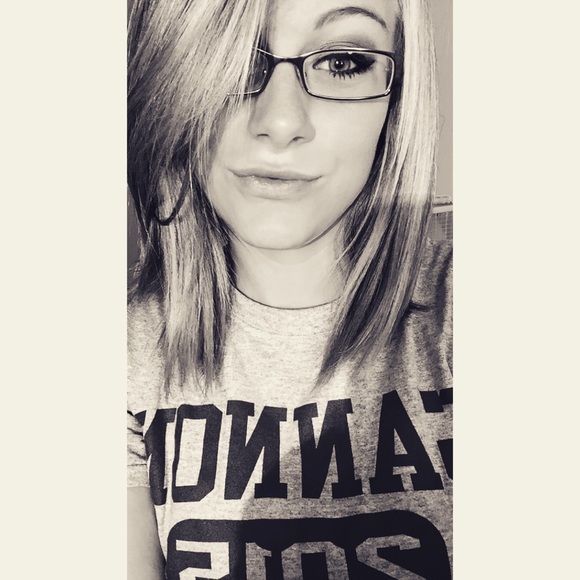 Sydney Silloway - Poshmark Profile Picture of Sydney Silloway (@silloway002) on Poshmark