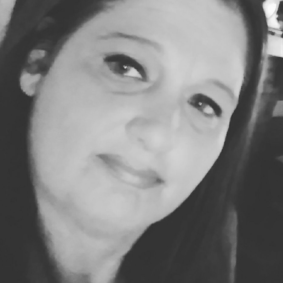 Profile Picture of Andrea Wright (@awright461) on Poshmark