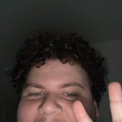 Profile Picture of Andrew (@pill_bottIe) on Twitter