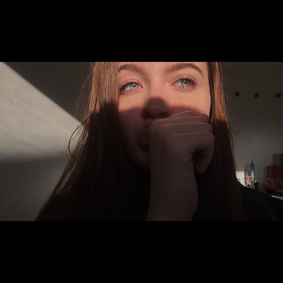 Profile Picture of Leah Stanley (@leahs03) on Poshmark