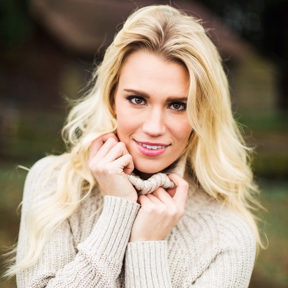 Profile Picture of Kasse Keudell (@kassekeudell) on Poshmark