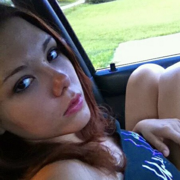 Profile Picture of Heather Bardinelli (@hbard91) on Poshmark