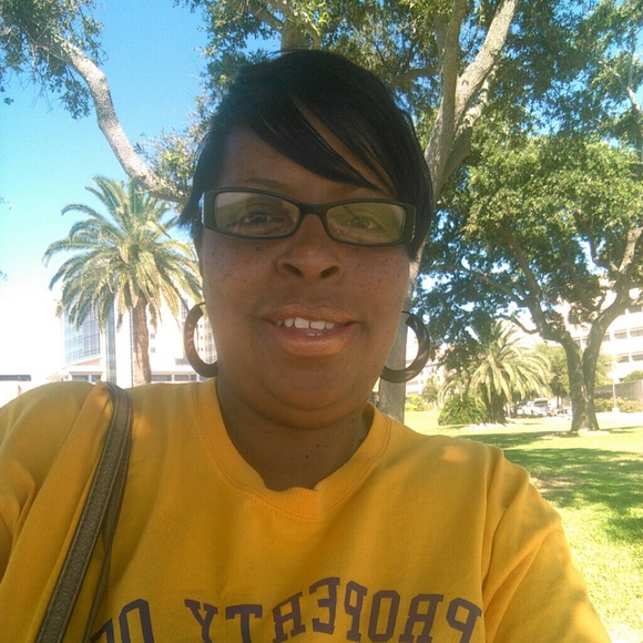 Profile Picture of Tracey Hudson (@troyhudson133) on Poshmark