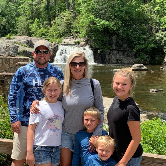 Profile Picture of Jessica Laubacker (@jesssloan44) on Poshmark