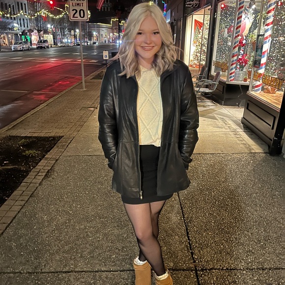 Profile Picture of Kyndal Dunavent (@kyndaldunavent) on Poshmark