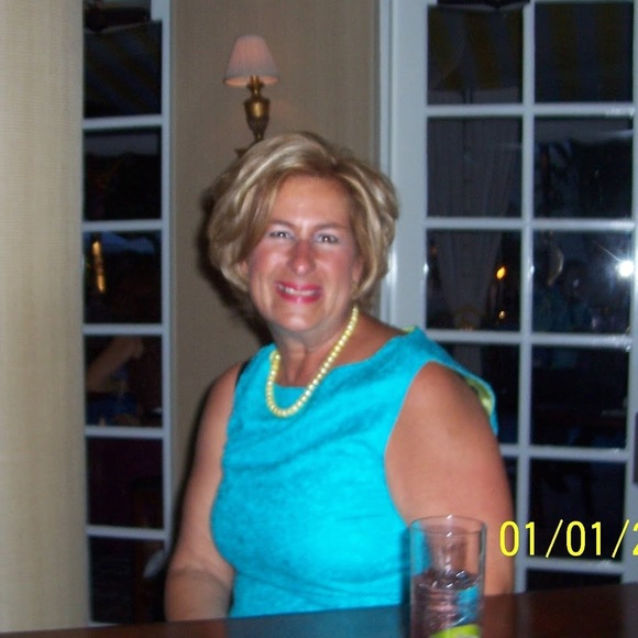 Profile Picture of Alice patton Estes (@alicepatton) on Poshmark