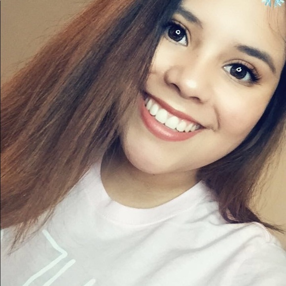 Profile Picture of Isis Sanchez (@indigo77_) on Poshmark