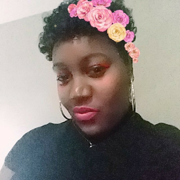 Profile Picture of Ebonie Wright (@ebcoco) on Poshmark