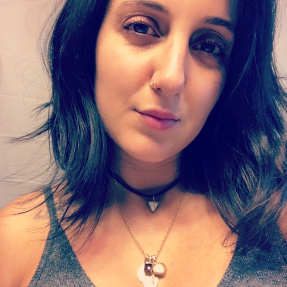 Profile Picture of Tina Beith (@tbeith) on Poshmark