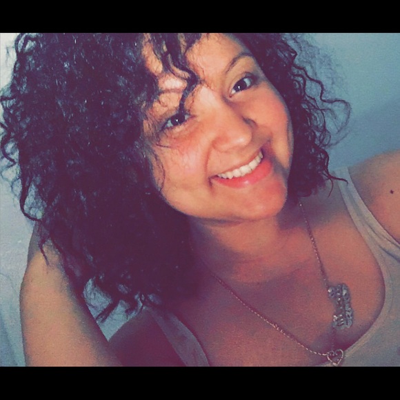 Profile Picture of Lucia Rivera (@lucialrivera) on Poshmark